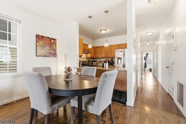 10 Mechanic St, Bayonne City, NJ 07002