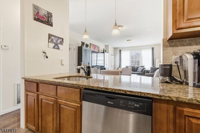 10 Mechanic St, Bayonne City, NJ 07002