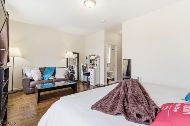 10 Mechanic St, Bayonne City, NJ 07002