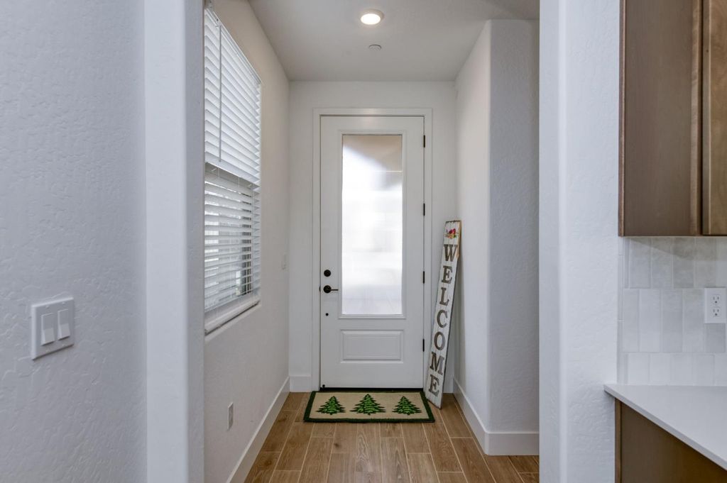 Image 10 of property listing at 7213 E Brown Ave, Fresno, CA 93737