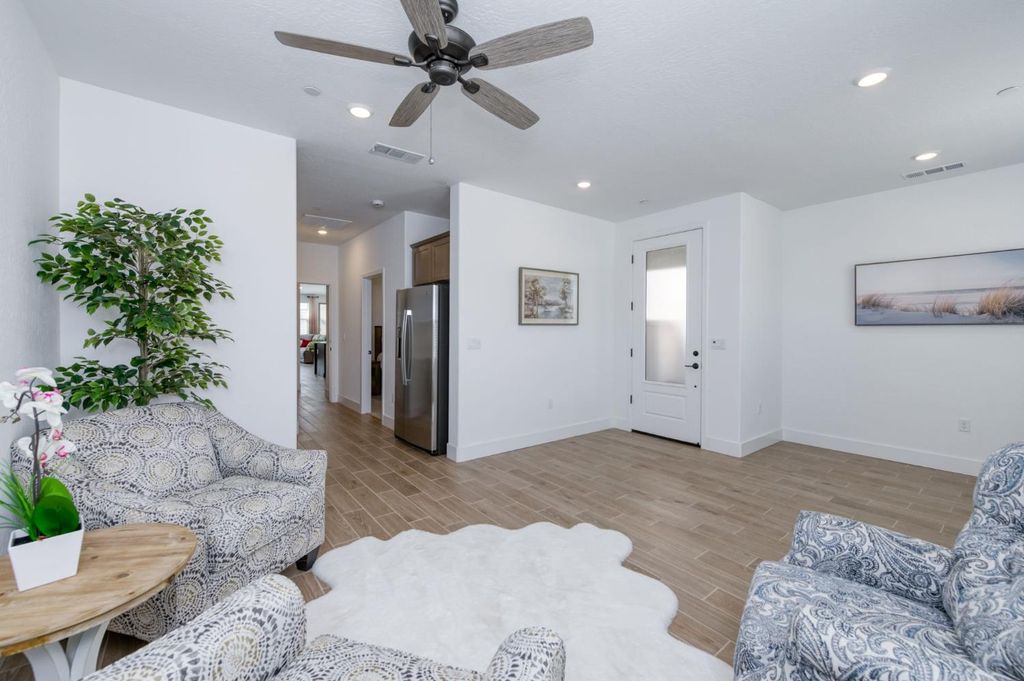 Image 35 of property listing at 7213 E Brown Ave, Fresno, CA 93737