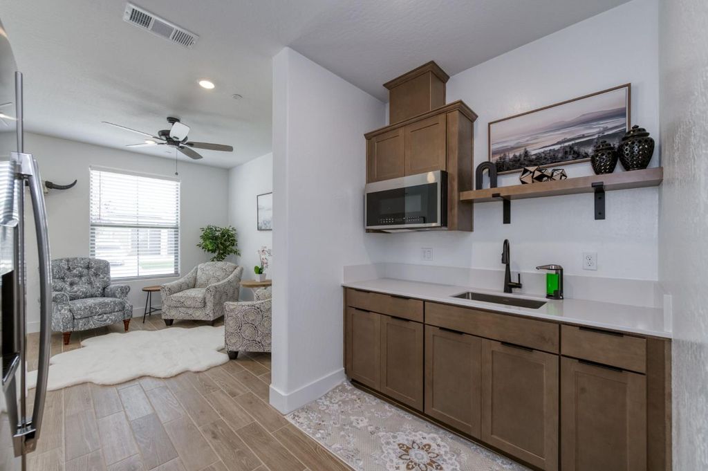 Image 37 of property listing at 7213 E Brown Ave, Fresno, CA 93737