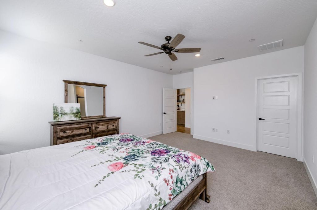 Image 43 of property listing at 7213 E Brown Ave, Fresno, CA 93737