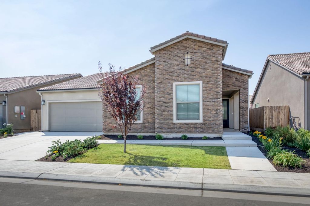 Image 6 of property listing at 7213 E Brown Ave, Fresno, CA 93737