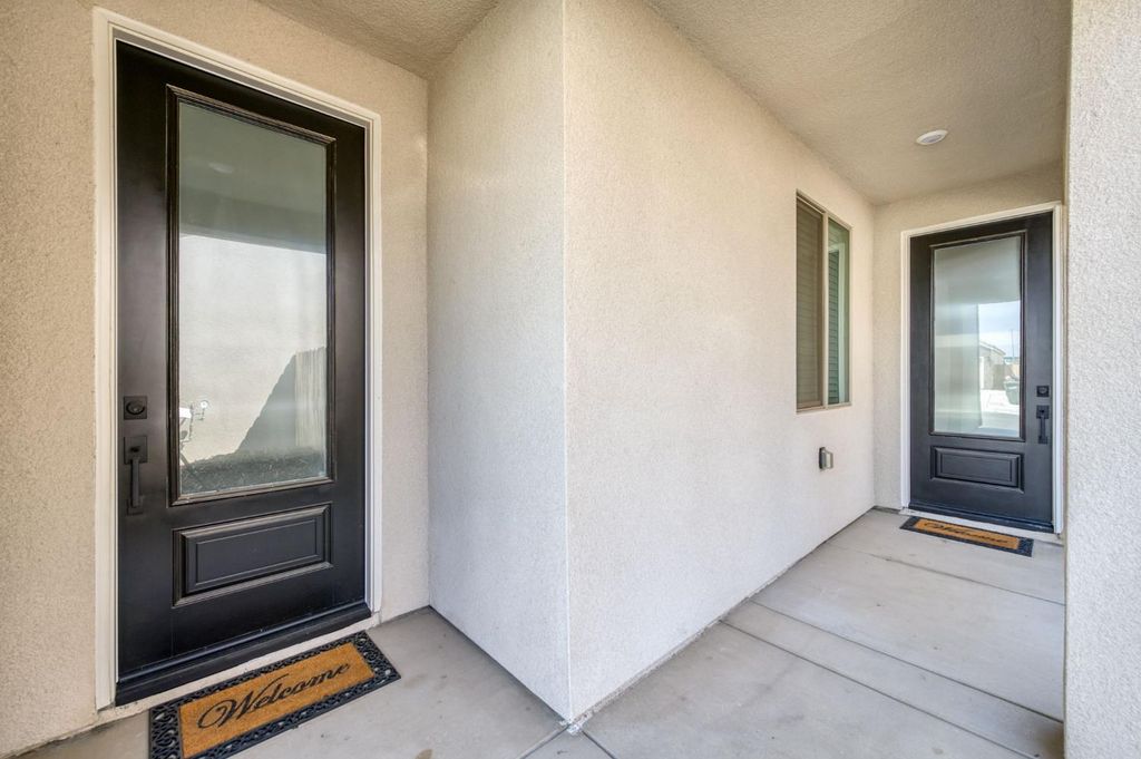 Image 8 of property listing at 7213 E Brown Ave, Fresno, CA 93737