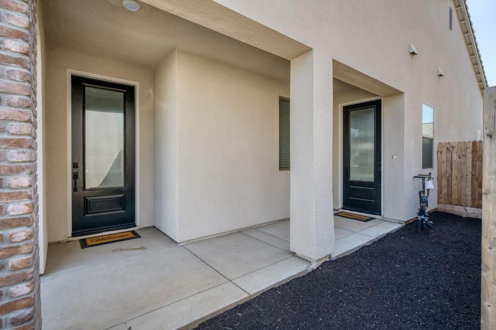 Image 9 of property listing at 7213 E Brown Ave, Fresno, CA 93737