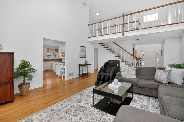 915 Rock Spring Road, Naperville, IL 60565