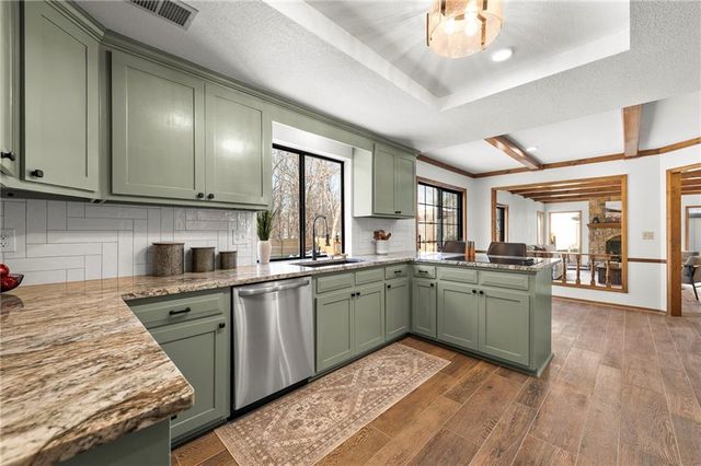 205 NE Shoreview Drive, Lee's Summit, MO 64064