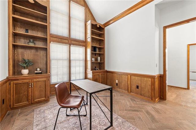 205 NE Shoreview Drive, Lee's Summit, MO 64064