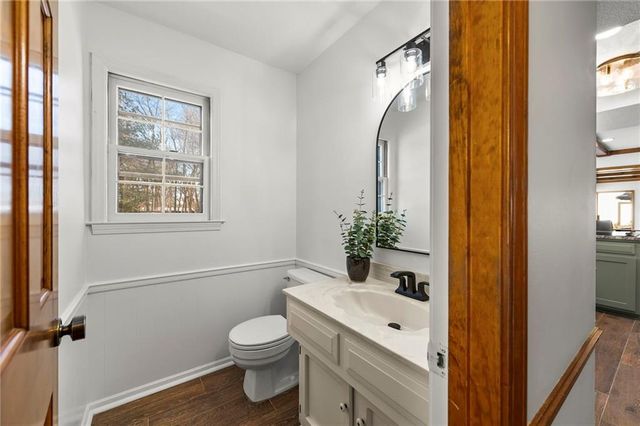 205 NE Shoreview Drive, Lee's Summit, MO 64064