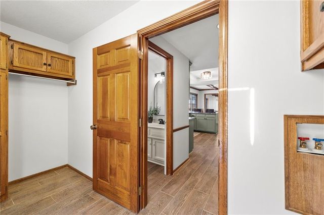 205 NE Shoreview Drive, Lee's Summit, MO 64064