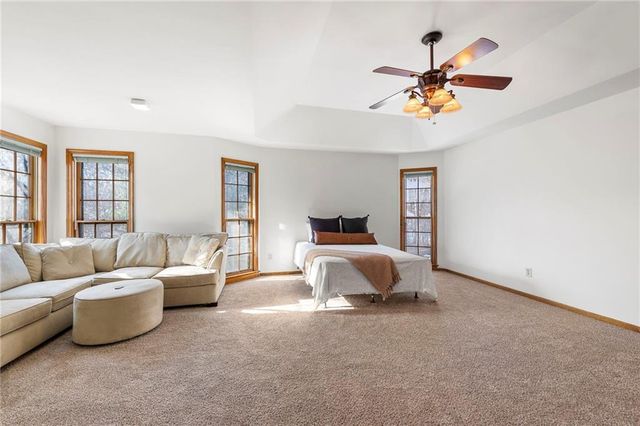 205 NE Shoreview Drive, Lee's Summit, MO 64064