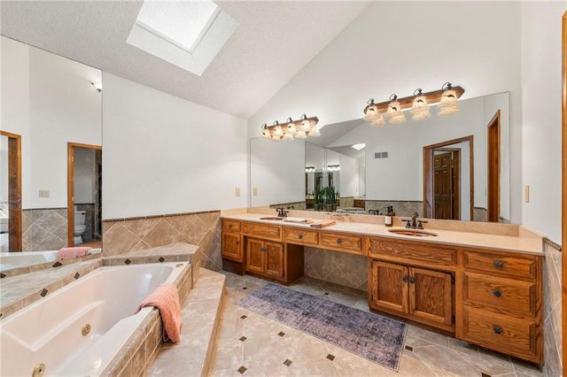 205 NE Shoreview Drive, Lee's Summit, MO 64064