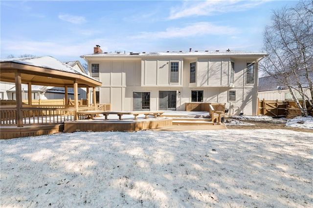 205 NE Shoreview Drive, Lee's Summit, MO 64064