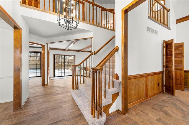 205 NE Shoreview Drive, Lee's Summit, MO 64064