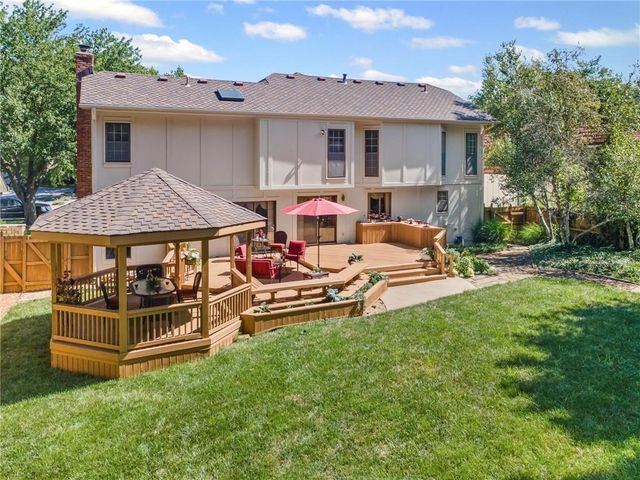 205 NE Shoreview Drive, Lee's Summit, MO 64064