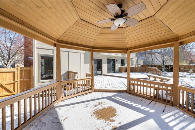 205 NE Shoreview Drive, Lee's Summit, MO 64064