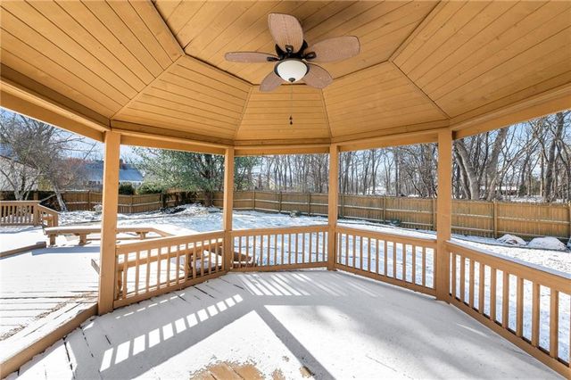 205 NE Shoreview Drive, Lee's Summit, MO 64064