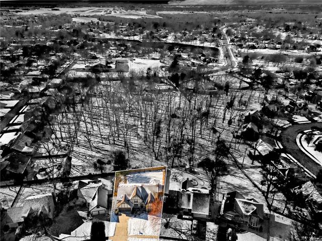 205 NE Shoreview Drive, Lee's Summit, MO 64064