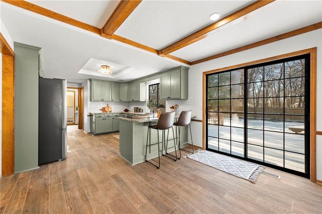 205 NE Shoreview Drive, Lee's Summit, MO 64064