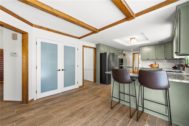 205 NE Shoreview Drive, Lee's Summit, MO 64064