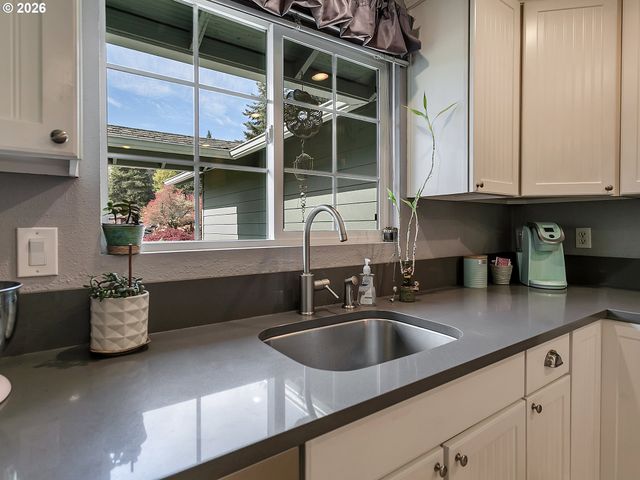 8313 Se JENNINGS Ave, Milwaukie, OR 97267