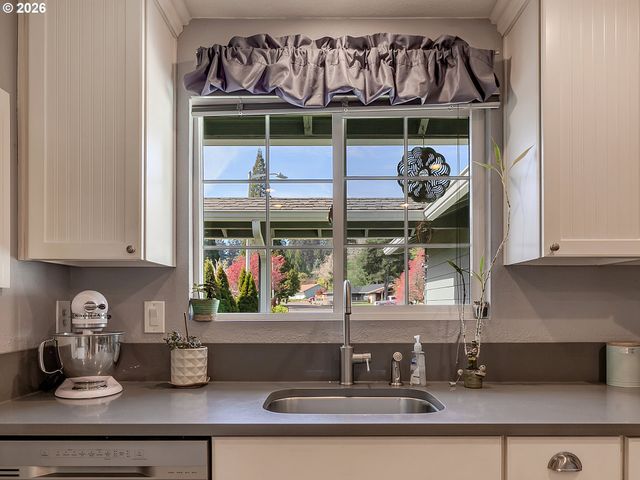 8313 Se JENNINGS Ave, Milwaukie, OR 97267