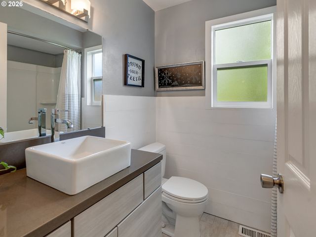 8313 Se JENNINGS Ave, Milwaukie, OR 97267