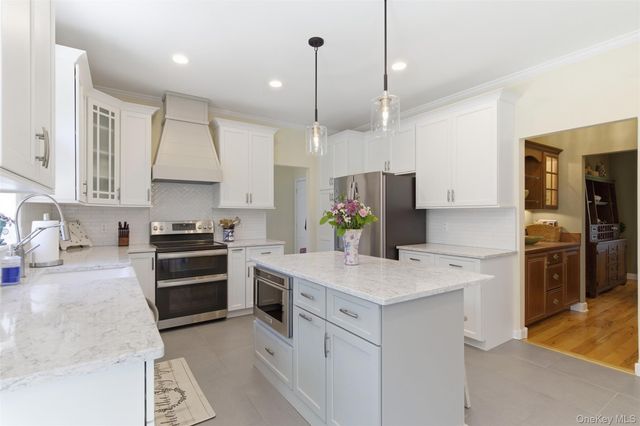 15 Framingham Lane, Shoreham, NY 11786