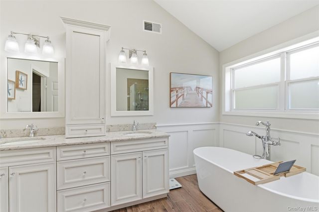 15 Framingham Lane, Shoreham, NY 11786