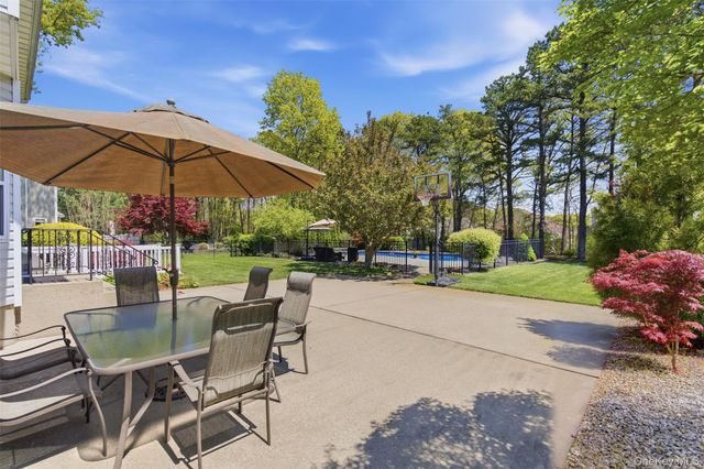 15 Framingham Lane, Shoreham, NY 11786
