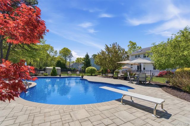 15 Framingham Lane, Shoreham, NY 11786