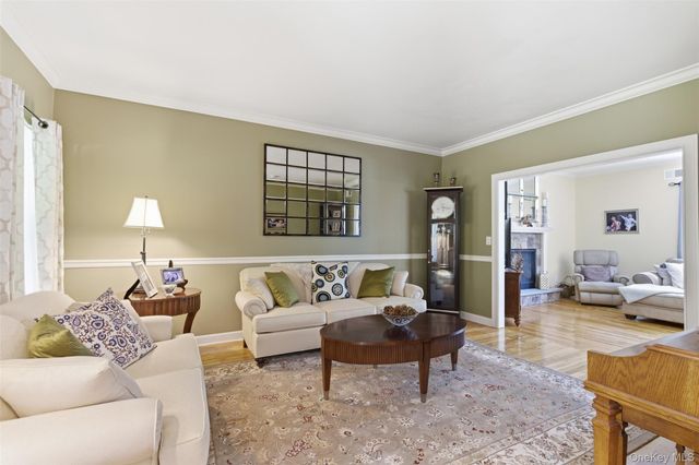 15 Framingham Lane, Shoreham, NY 11786