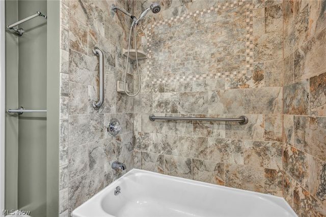 174 E 286th Street, Willowick, OH 44095