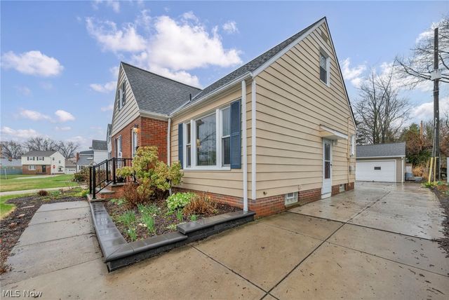 174 E 286th Street, Willowick, OH 44095