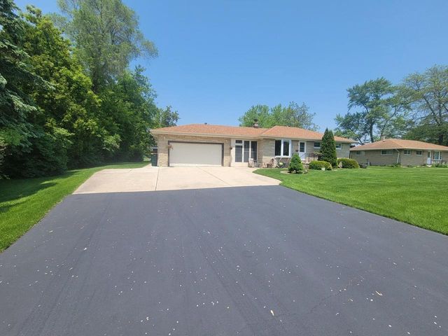 1406 E Oakwood ROAD, Oak Creek, WI 53154