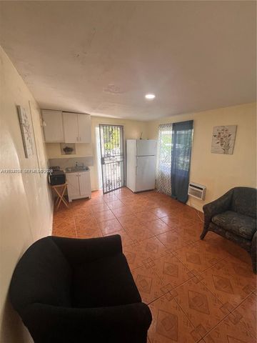 13215 NW 19th Ave 1, Miami, FL 33167