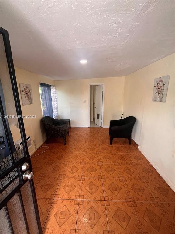 13215 NW 19th Ave 1, Miami, FL 33167