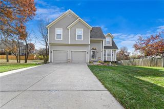 1511 Fox Run Lane, Raymore, MO 64083