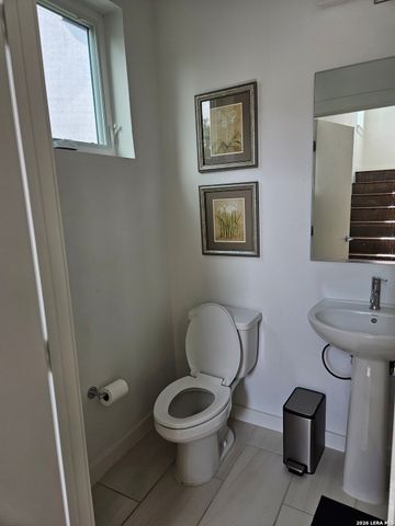 102 Tendick, San Antonio, TX 78209