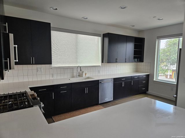 102 Tendick, San Antonio, TX 78209