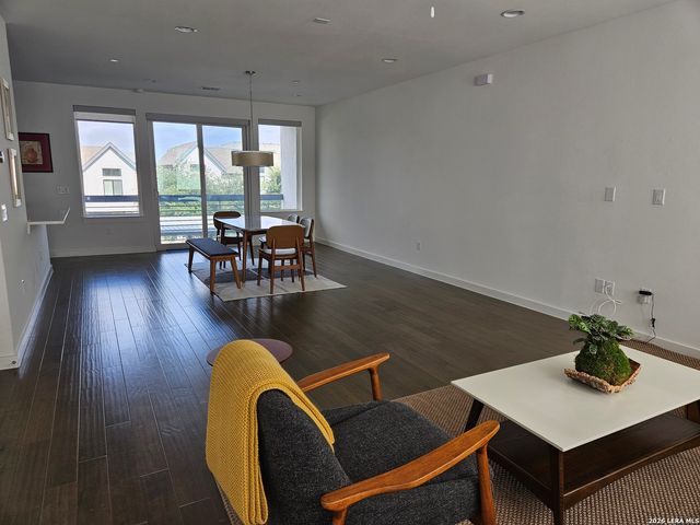 102 Tendick, San Antonio, TX 78209