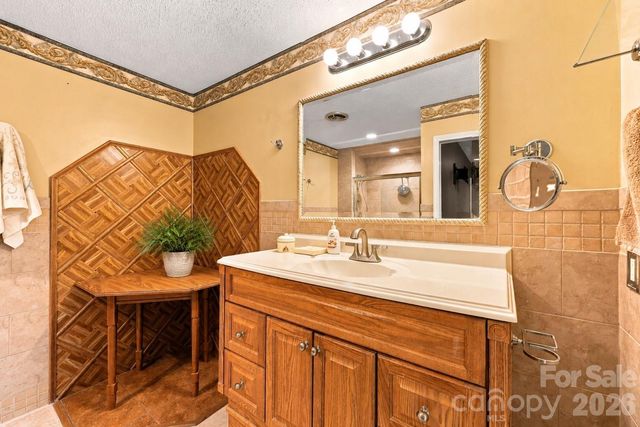 199 Bethlehem Manufacturing Lane, Hickory, NC 28601