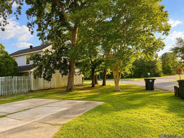 10914 Red Oak Dr, Baton Rouge, LA 70815