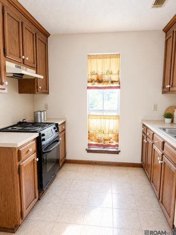 10914 Red Oak Dr, Baton Rouge, LA 70815