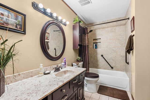 5306 W Winding Creek Drive, Mchenry, IL 60050