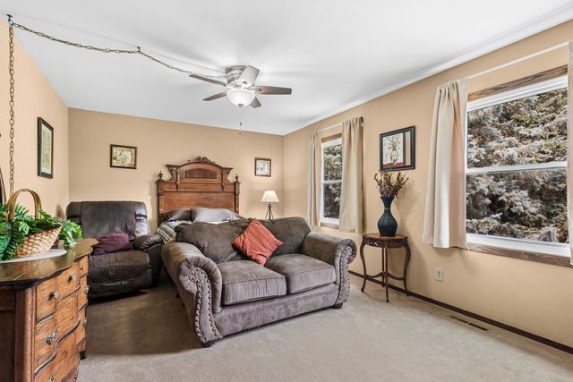 5306 W Winding Creek Drive, Mchenry, IL 60050