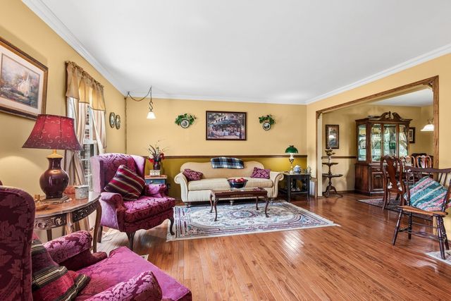 5306 W Winding Creek Drive, Mchenry, IL 60050