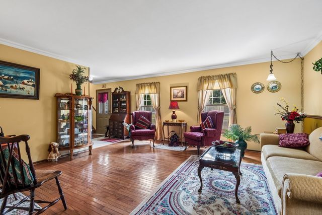 5306 W Winding Creek Drive, Mchenry, IL 60050
