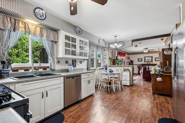 5306 W Winding Creek Drive, Mchenry, IL 60050